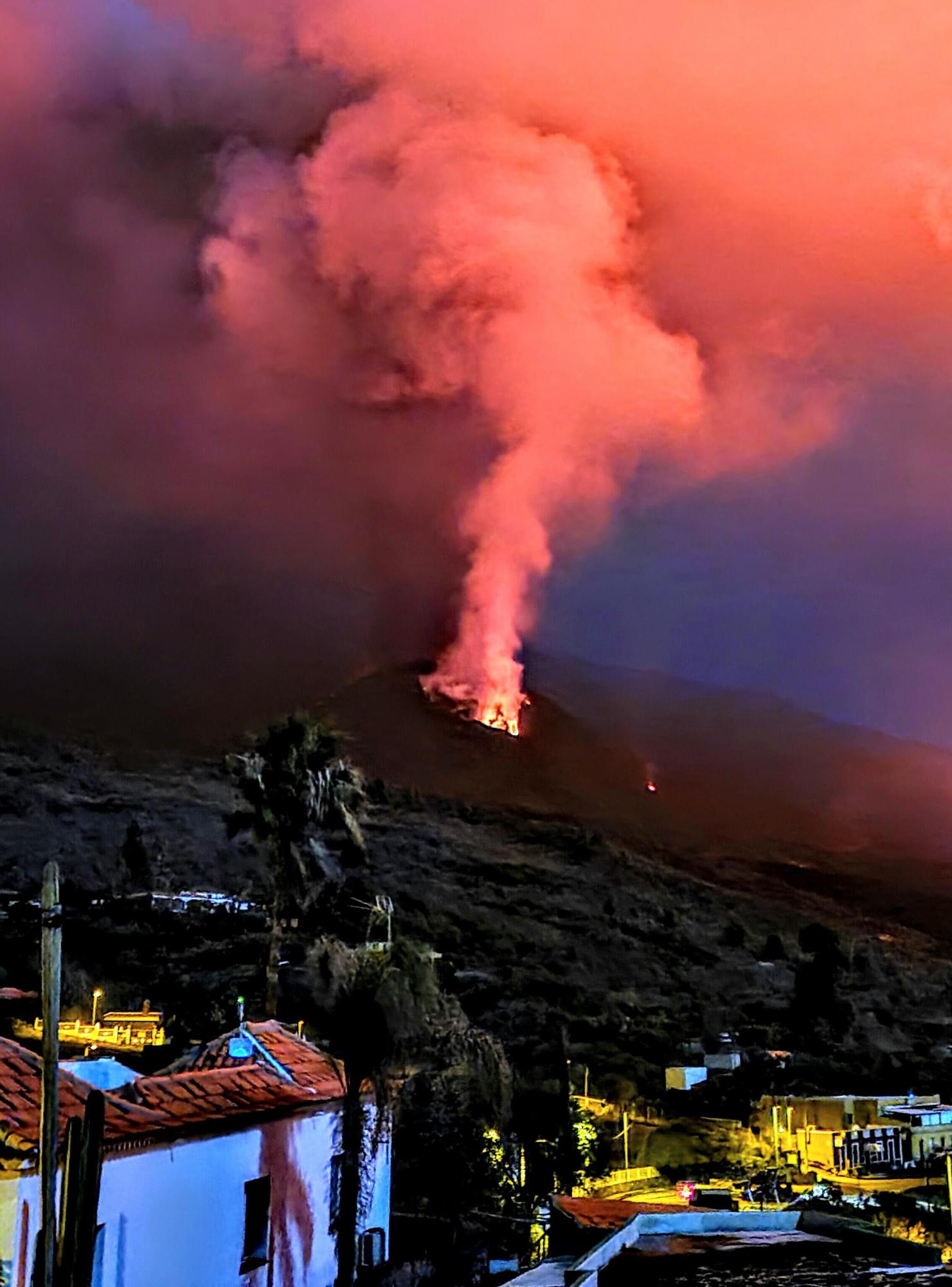 El volcán de Cumbre Vieja en plena erupción