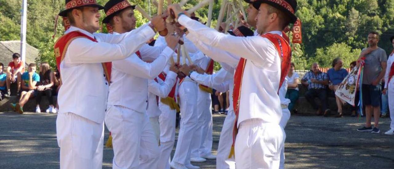 Degaña no olvida a su tamboritero