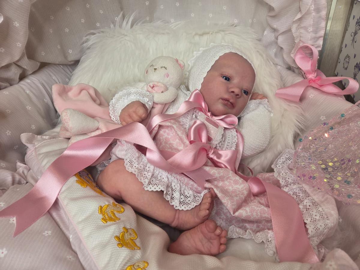 Los bebés reborn realizados en el taller antequerano de Cristina