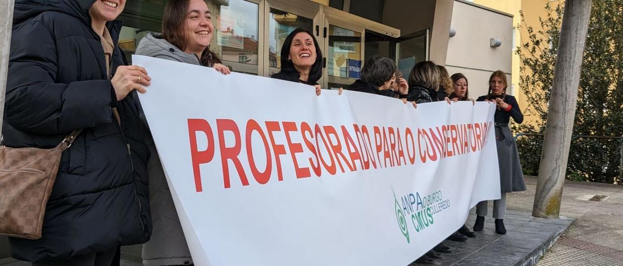 El Conservatorio de Culleredo sigue con dos bajas de profesores de piano  tras un mes de protestas - La Opinión de A Coruña