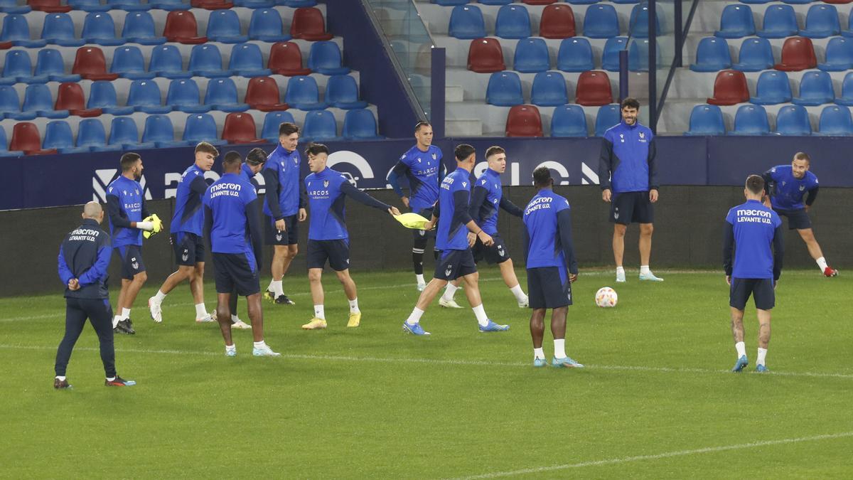 Entrenamiento en el Ciutat previo al partido copero.