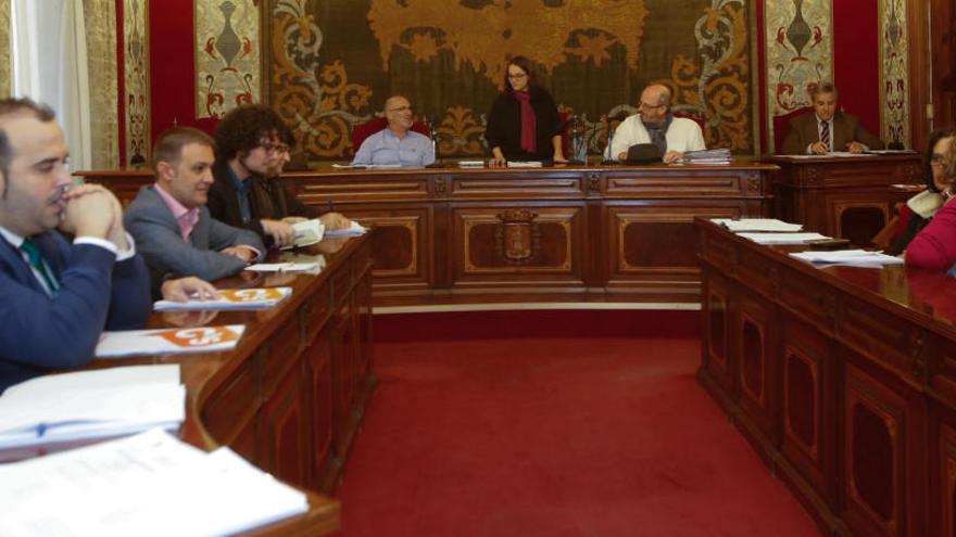 Reunión de la comisión de Memoria Histórica con la intervención de la concejal María José Espuch