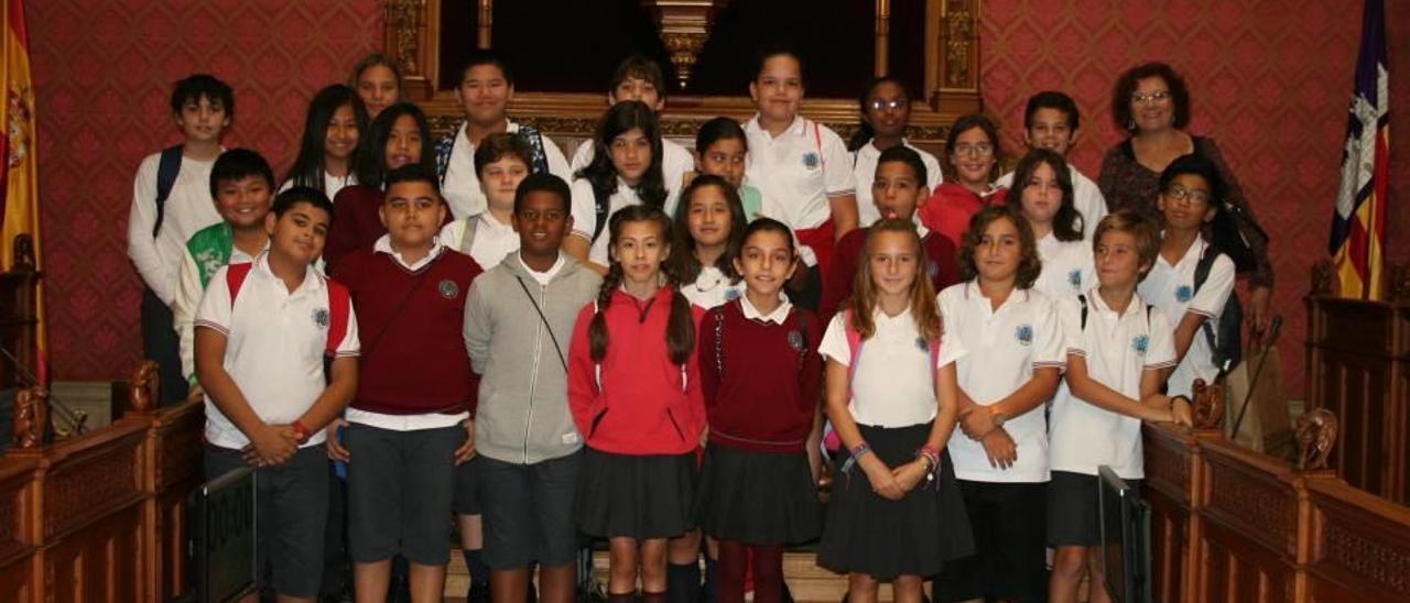 Els escolars coneixen la història de les institucions mallorquines