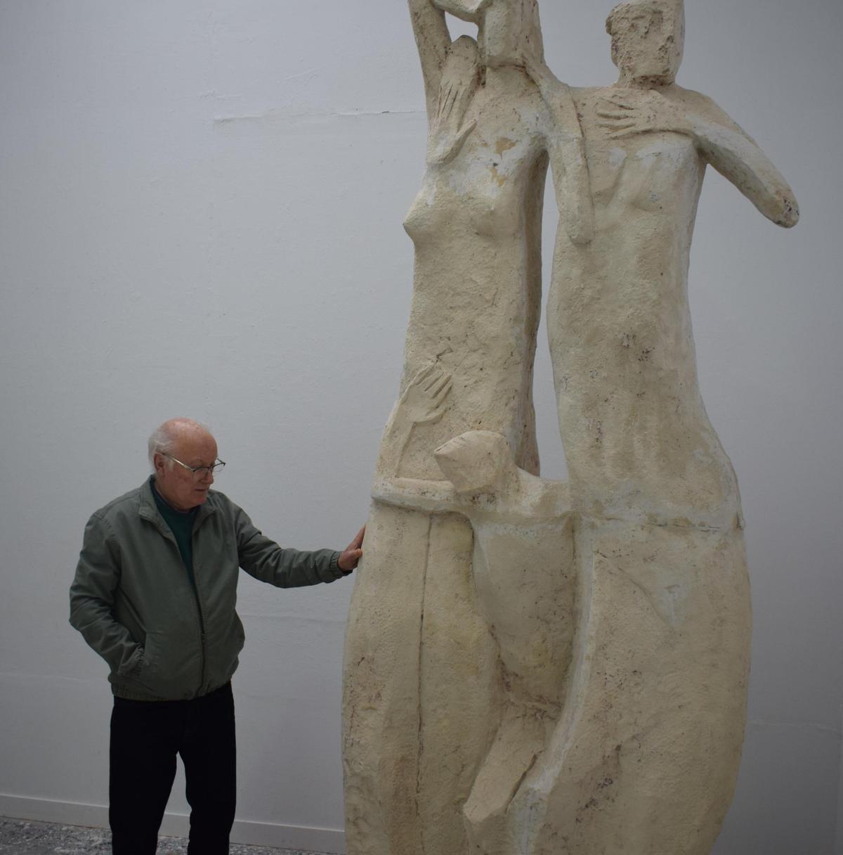 Escultura de carácter "monumental" y "totémica" de la nueva exposición de Martínez Lax en la galería Progreso 80