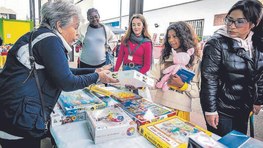 La Fundació entrega juguetes a niños cada año antes del día de Reyes. | B. RAMON