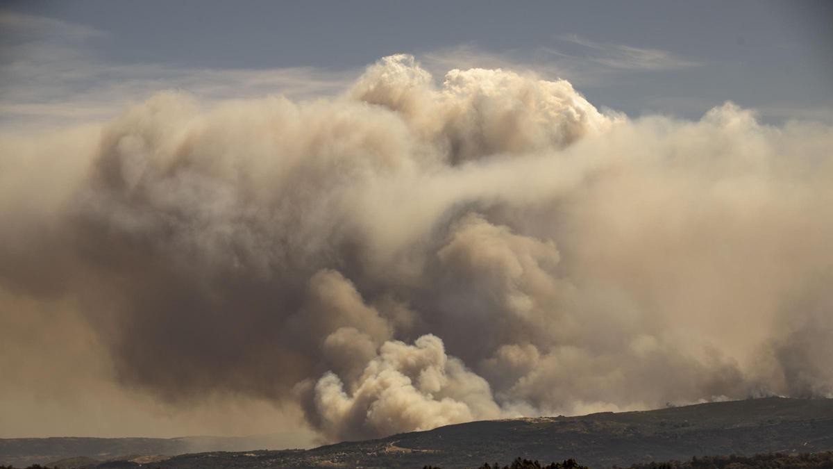 El gigantesco incendio forestal de Oímbra de agosto de 2025, que se unió a otro frente iniciado en Xinzo, consumiendo en total más de 23.700 hectáreas.