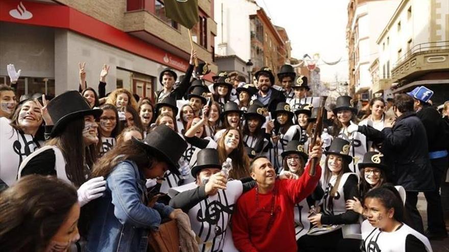 Un pasacalles estudiantil abre hoy el programa de actos del carnaval