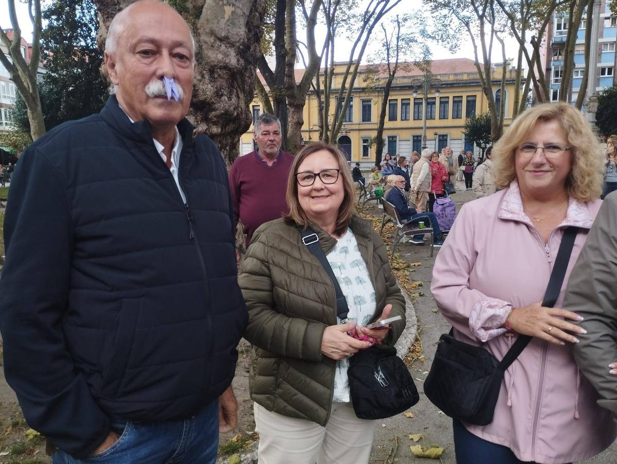 Asistentes a la concentración contra los malos olores organizada en Langreo en octubre.