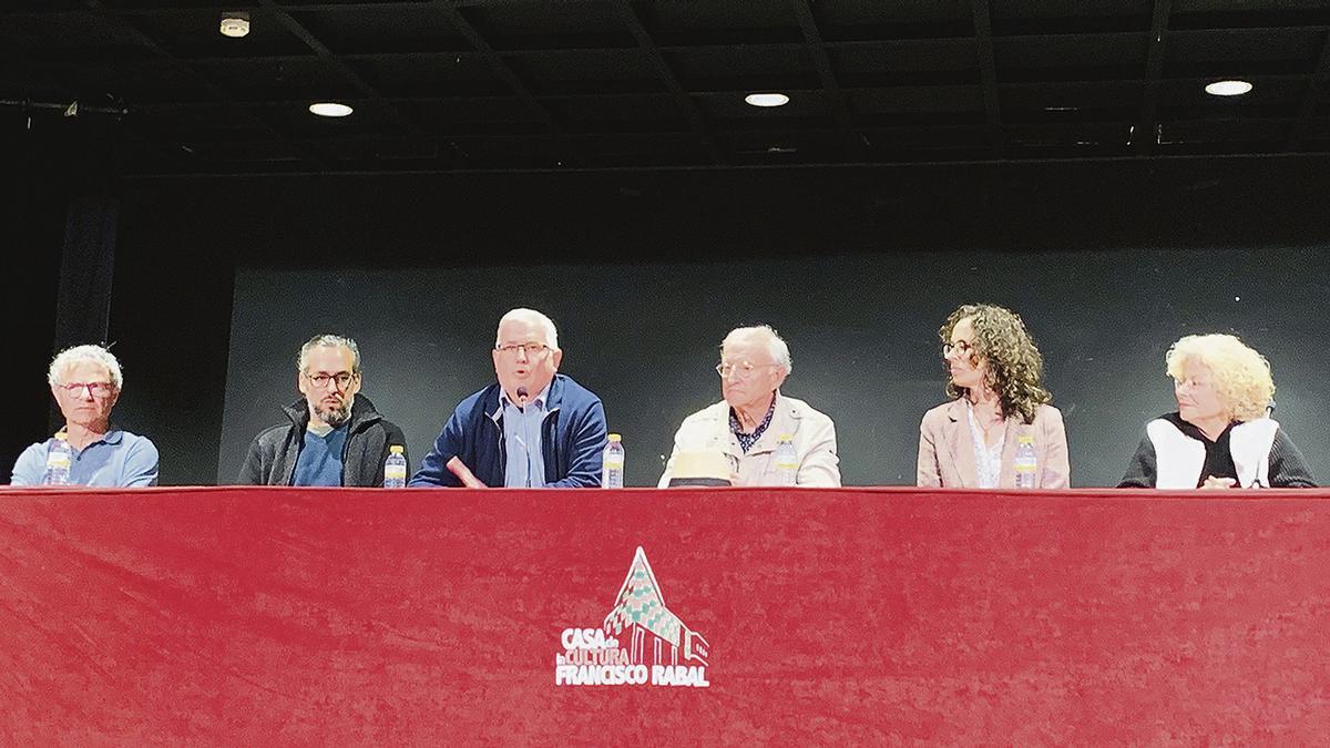 De derecha a izquierda: Sabina Rettinghans, Inmaculada Nicolás, Pedro Costa, Alfonso Sánchez, José Luis Sánchez y Paco López de Haro