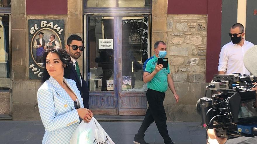 Georgina Rodríguez, de paseo de la calles de Jaca este sábado.