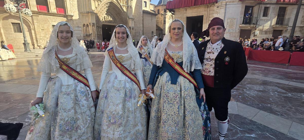 Comisiones de falla en la Procesión de la Virgen (3/7)