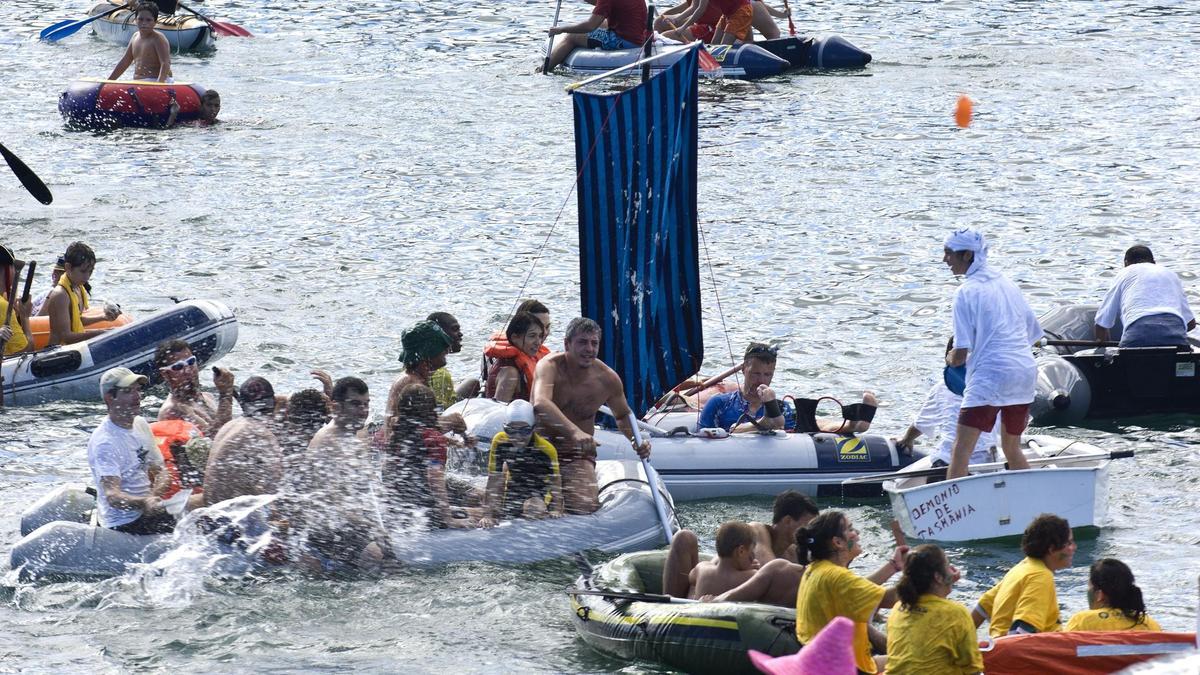 Imagen de archivo de una de las carreras de dinghies en el Muelle Deportivo