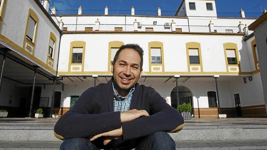 Jacinto Molero MAESTRO DE PRIMARIA DEL COLEGIO SALESIANOS : &quot;Las escuelas deben convertirse en lugares abiertos para aprender&quot;