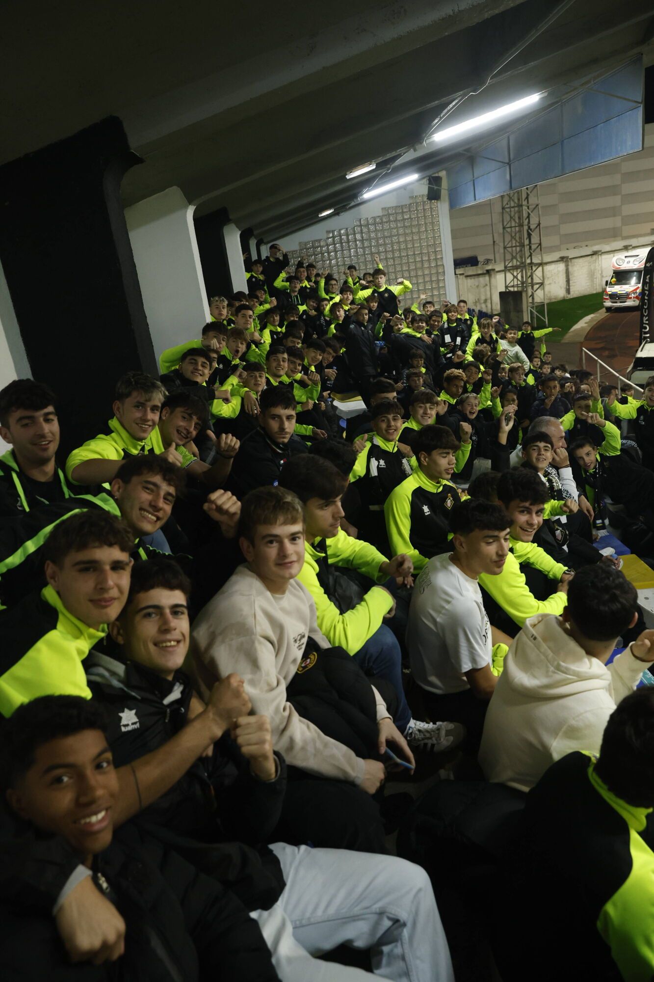 EN IMÁGENES: Gran ambiente en Mieres para el Caudal-Sporting de Copa del Rey