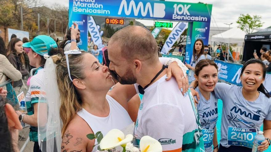 La 10K de Benicàssim deja una pedida de mano sorpresa en la meta
