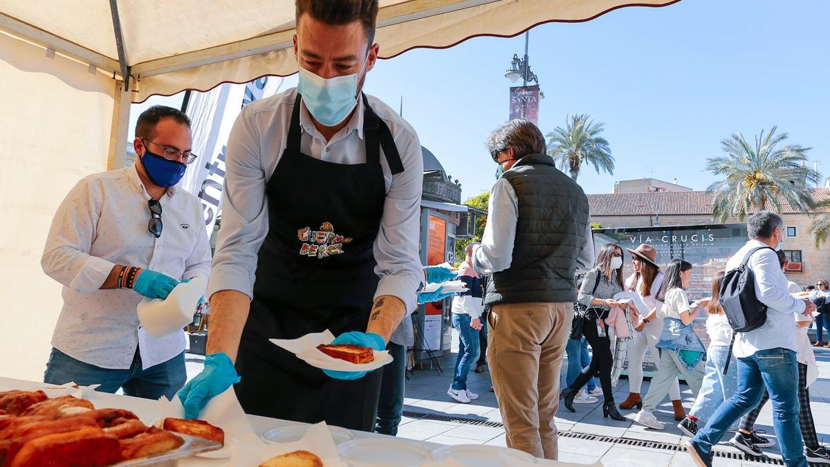 La torrijada cofrade, en una edición pasada.