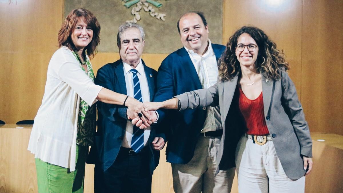 Las regidoras, junto a los presidentes de ambas entidades