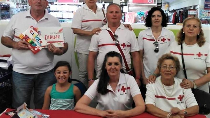 Cruz Roja lleva material escolar a 37 familias