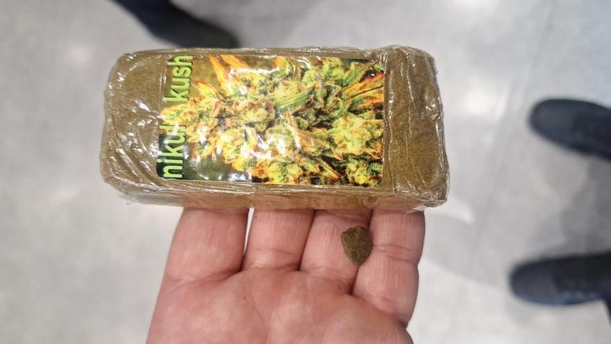 Investigan a un joven en Candelaria tras ser sorprendido con casi 100 gramos de hachís cerca de una zona infantil