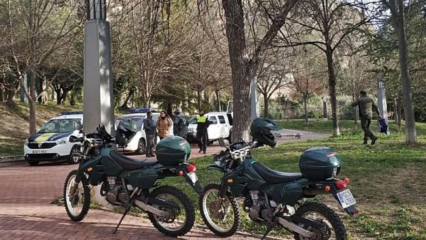 Agentes del Seprona motorizados estuvieron ayer en el Romeral.