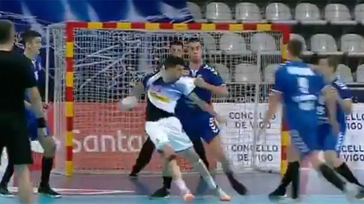 Tendrás que verlo varias veces: Golazo escandaloso de espaldas en el mundial de balonmano júnior