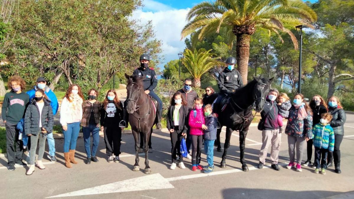 Los jóvenes tuvieron la oportunidad de conocer las instalaciones de la comisaría. | AJUNTAMENT DE PALMA