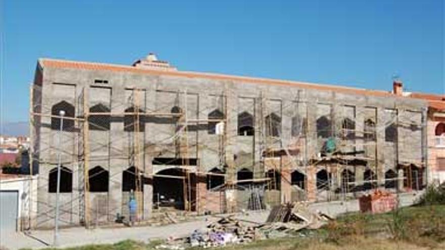 Los magrebís reanudan la obra de la mezquita de Talayuela