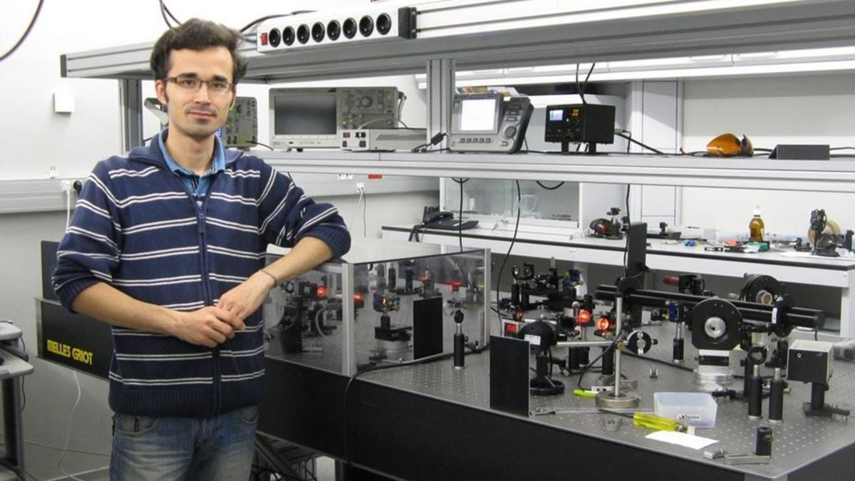 Omid Kokabee, en una laboratorio del ICFO, durante su estancia en Barcelona.