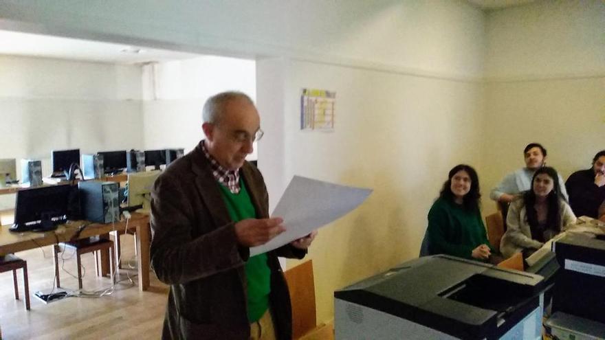 Xubílase Xosé López, catedrático de Xornalismo na USC: o mundo dos balbinos