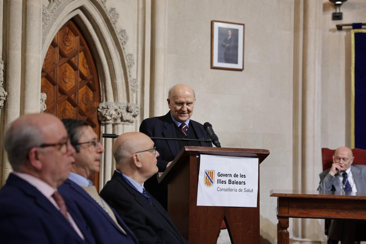 Josep Amengual Batle, reconocido por los académicos de historia