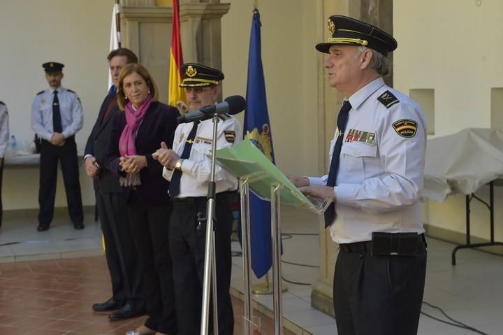 Entrega de diplomas a los Policías Nacionales ...