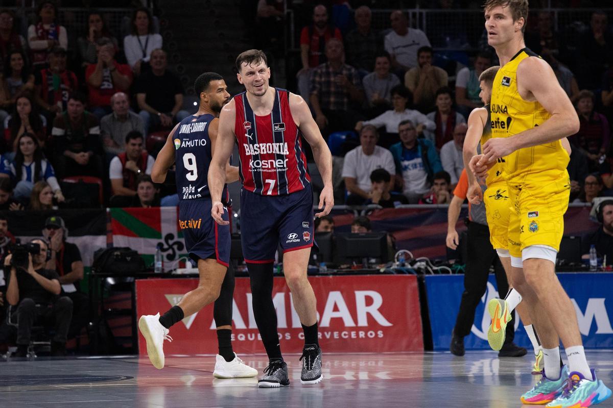 El Baskonia acabó con la imbatibilidad del La Laguna Tenerife.