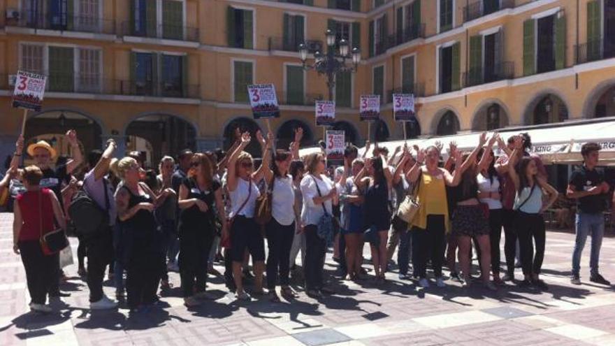 Concentración de peluqueras en Palma