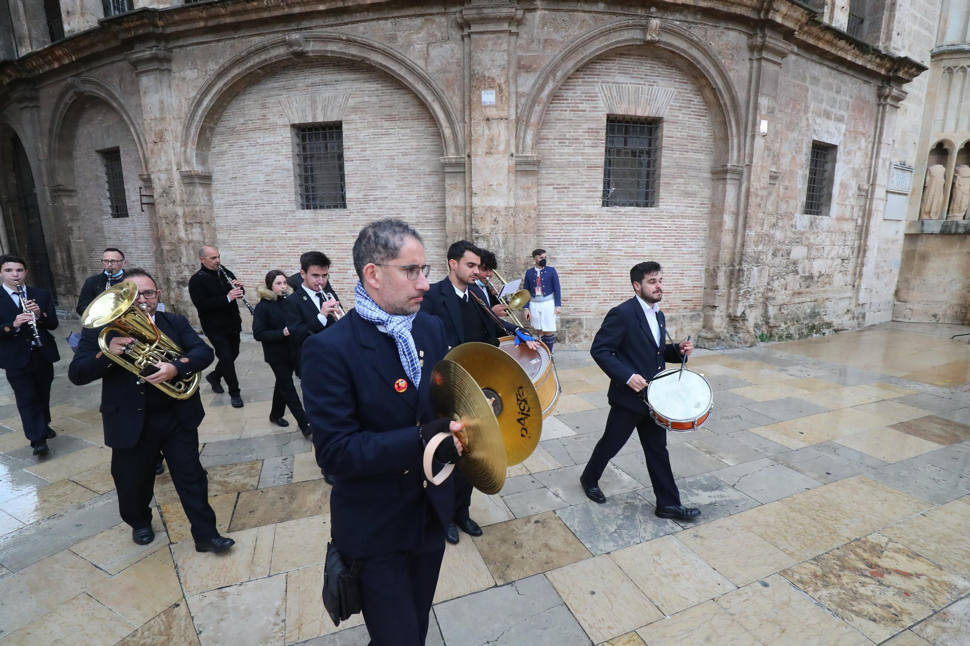 Búscate en el primer día de ofrenda por la calle de la Paz (entre las 17:00 a las 18:00 horas)