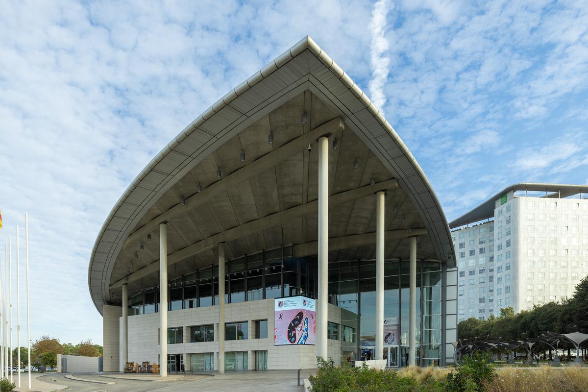 El imponente Palacio de Congresos de Valencia, edificio dieñado por Norman Foster.