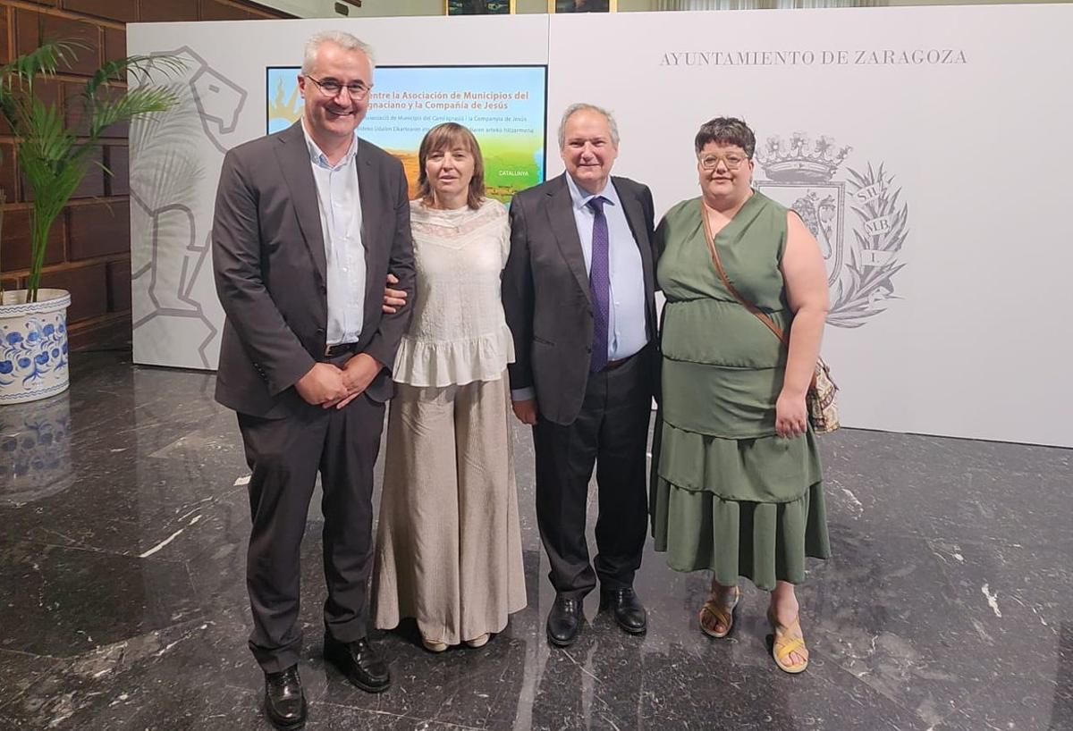 La consejera de Turismo y la técnico de Turismo comarcal con el ministro Hereu. | SERVICIO ESPECIAL