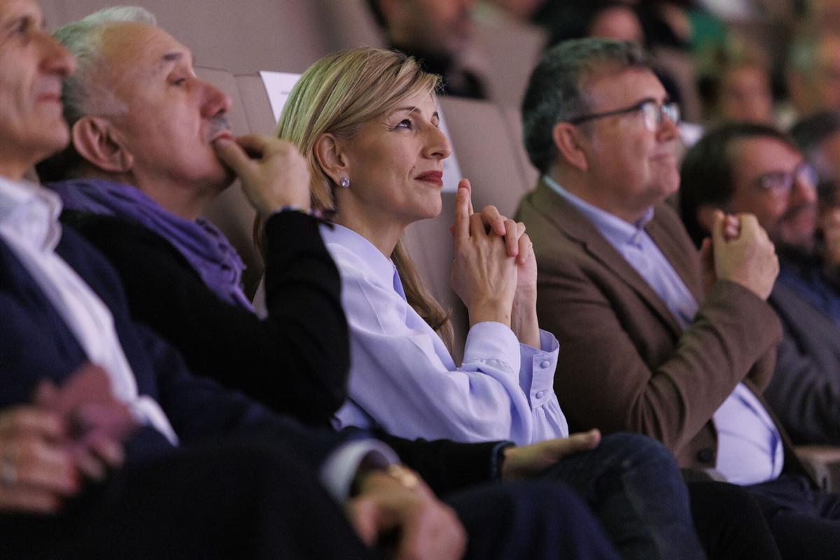 La vicepresidenta segunda y ministra de Trabajo y Empleo Social, Yolanda Díaz, durante la clausura del XIII Congreso Ordinario de UGT Andalucía en la sala paraninfo de la Universidad de Granada, a 19 de febrero de 2025 en Granada (Andalucía, España). UGT Andalucía clausura su XIII Congreso Ordinario, en el que se conocerá el/la secretario/a general electo/a del sindicato. En el acto ha intervenido la vicepresidenta segunda y ministra de Trabajo y Empleo Social, Yolanda Díaz, y el secretario general de UGT, Pepe Álvarez. Además, asiste la consejera de Empleo, Empresa y Trabajo Autónomo, Rocío Blanco. 19 FEBRERO 2025 Álex Cámara / Europa Press 19/02/2025. YOLANDA DÍAZ;Álex Cámara