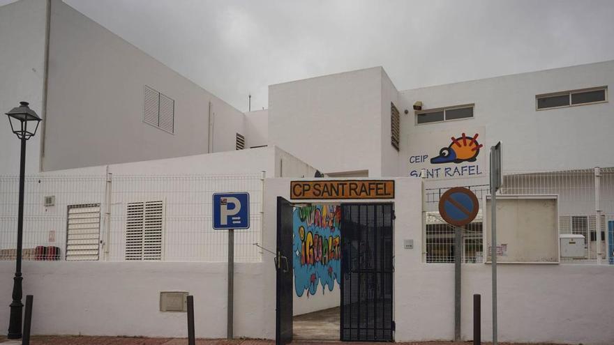 Detenido un técnico de mantenimiento de un colegio público de Ibiza acusado de instalar cámaras en los baños de las profesoras