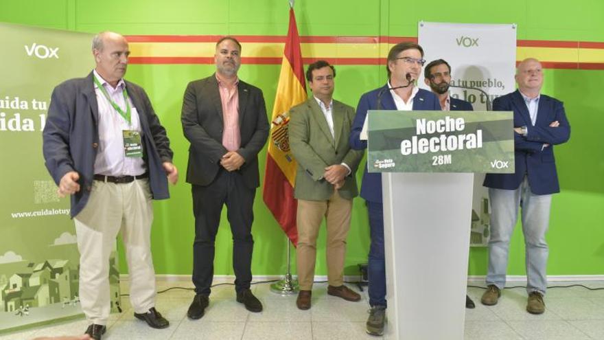 Los miembros de Vox en Canarias tras conocer los resultados electorales el pasado 28 de mayo.  | | JUAN CARLOS CASTRO