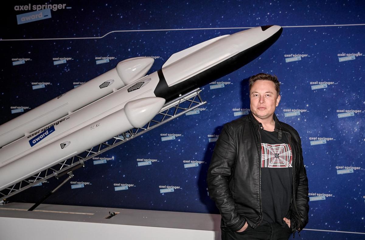 Elon Musk assegura a Twitter que «comprarà el Manchester United»