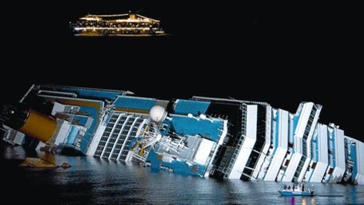 El crucero 'Costa Serena' pasa cerca de su naufragadp buque gemelo, el 'Costa Concordia', en Giglio, ayer.