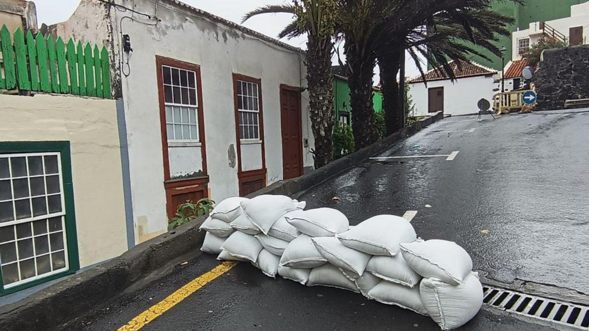 La Palma vive un sábado pasado por agua pero sin sobresaltos