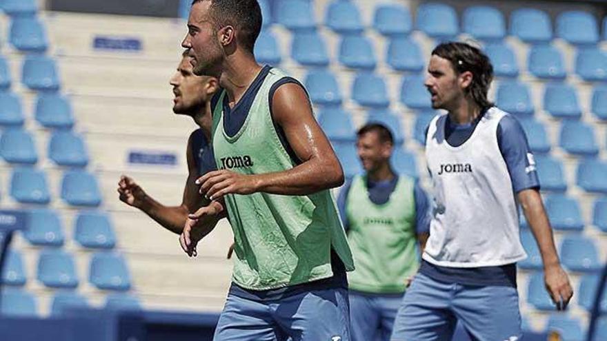Marc Rovirola, junto a sus compañeros, en un entrenamiento reciente en el Estadi.