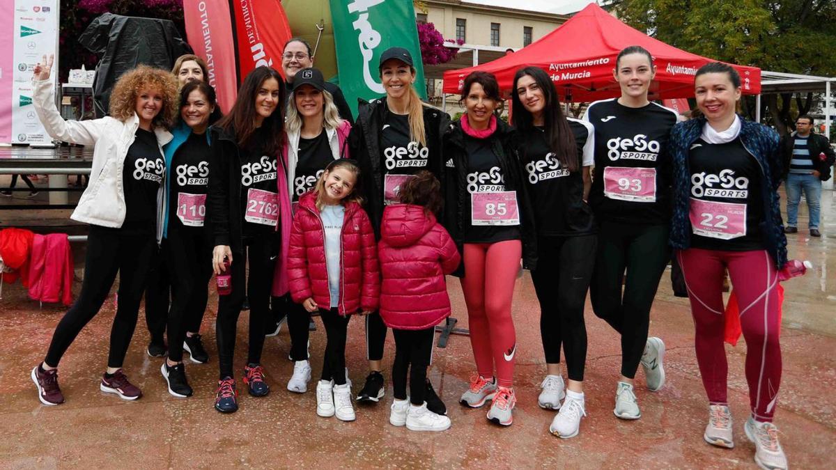 El equipo de Gesa Sports, en la Carrera de la Mujer. | FRANCISCO PEÑARANDA