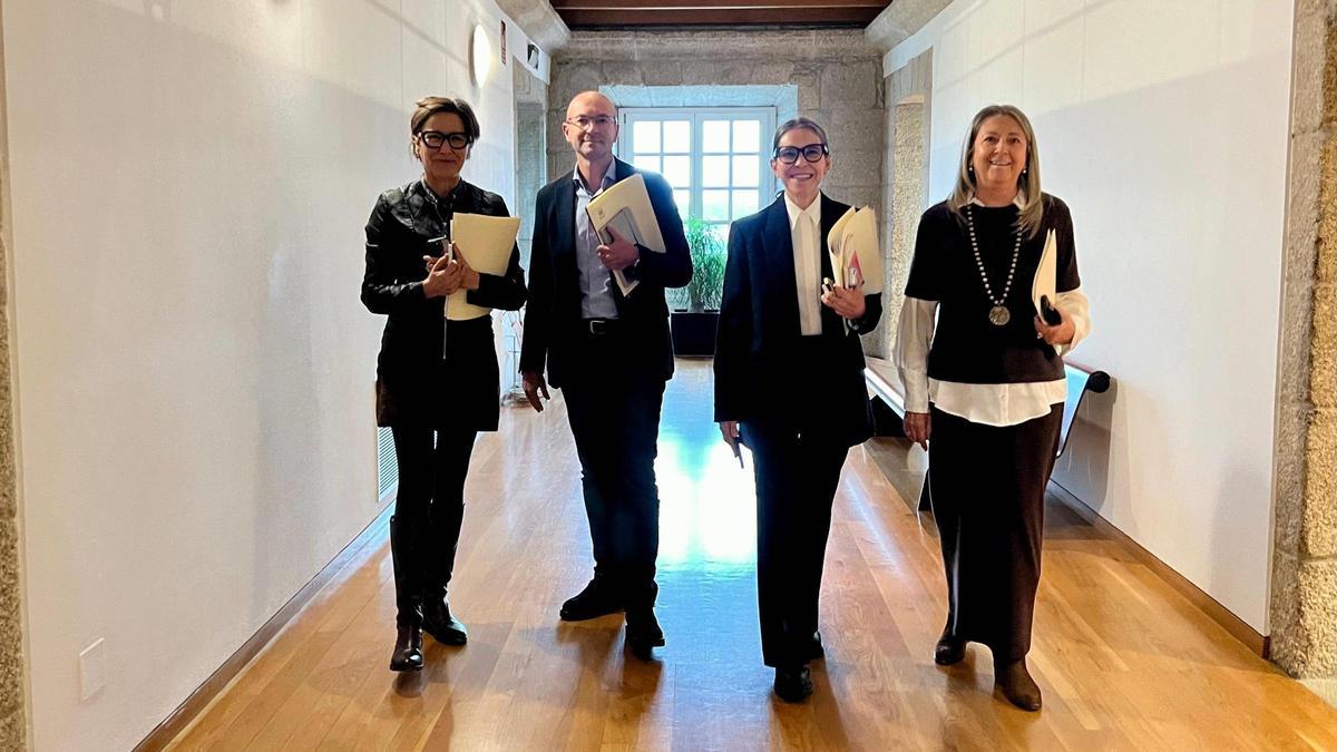 Marta Álvarez, Gonzalo Muíños, Mercedes Rosón y Mila Castro