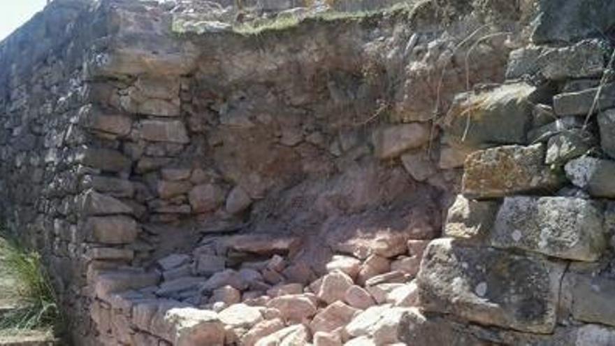 Sallent restaura el mur de l&#039;ermita del castell