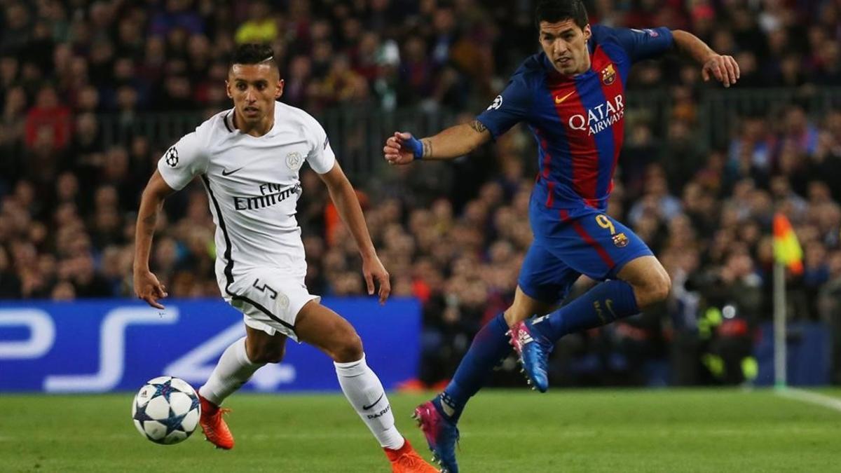 Marquinhos y Suárez, en una jugada del partido del miércoles en el Camp Nou.