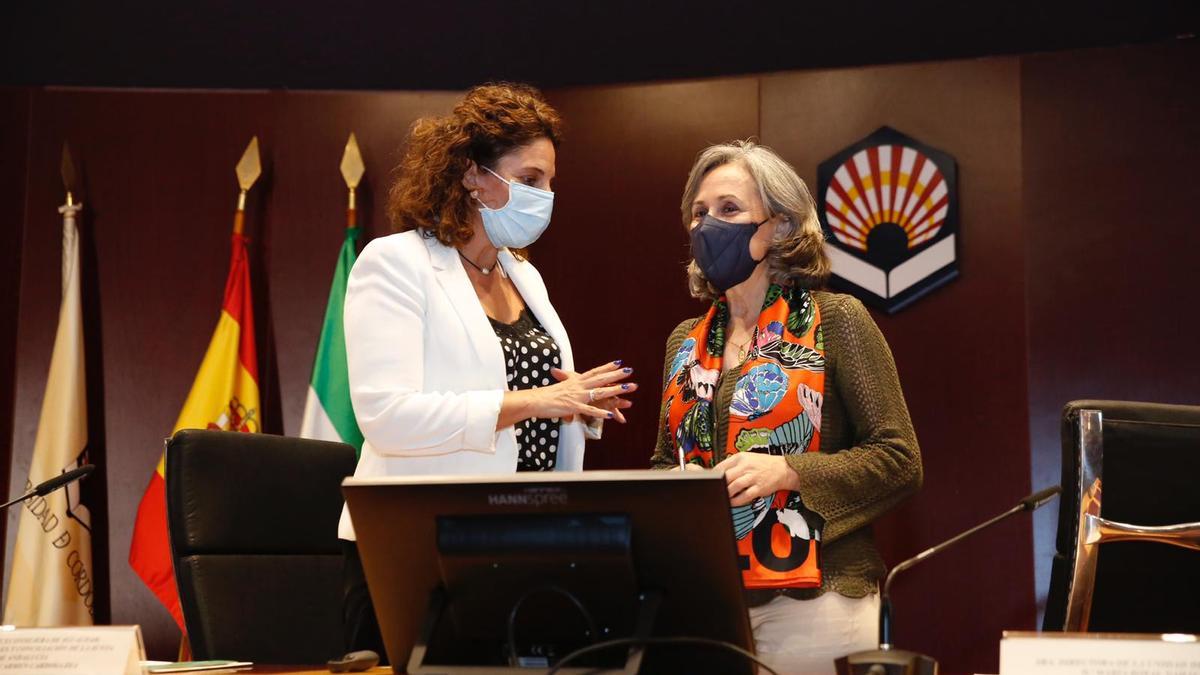 La viceconsejera de Igualdad, Políticas Sociales y Conciliación, María del Carmen Zea junto a la directora de la Unidad de Igualdad María Rosal Nadales