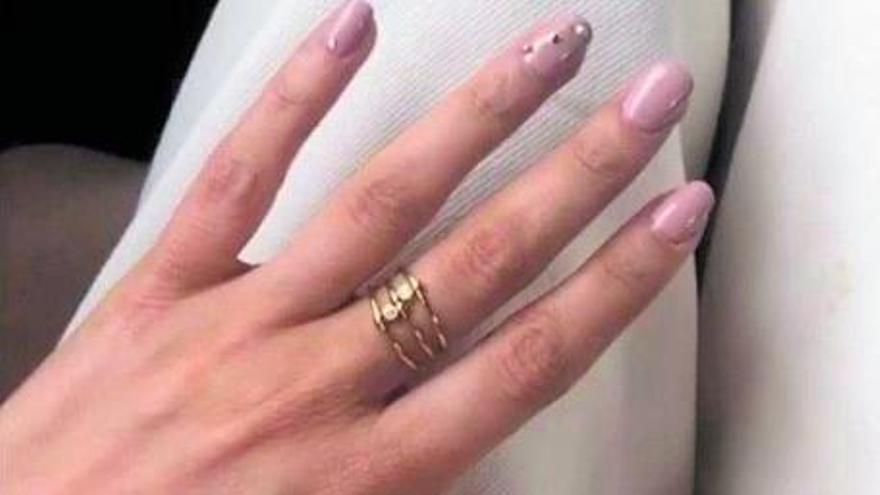 Las uñas minimal desbancan a la clásica manicura francesa