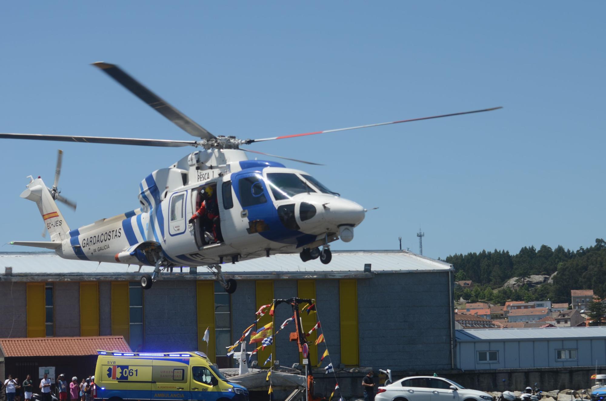 Al menos un muerto tras colisionar una planeadora con una batea en A Illa